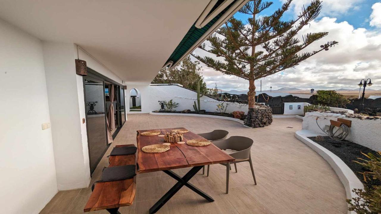 Bungalow Allende Famara Con Piscina Privada Y Ac 외부 사진